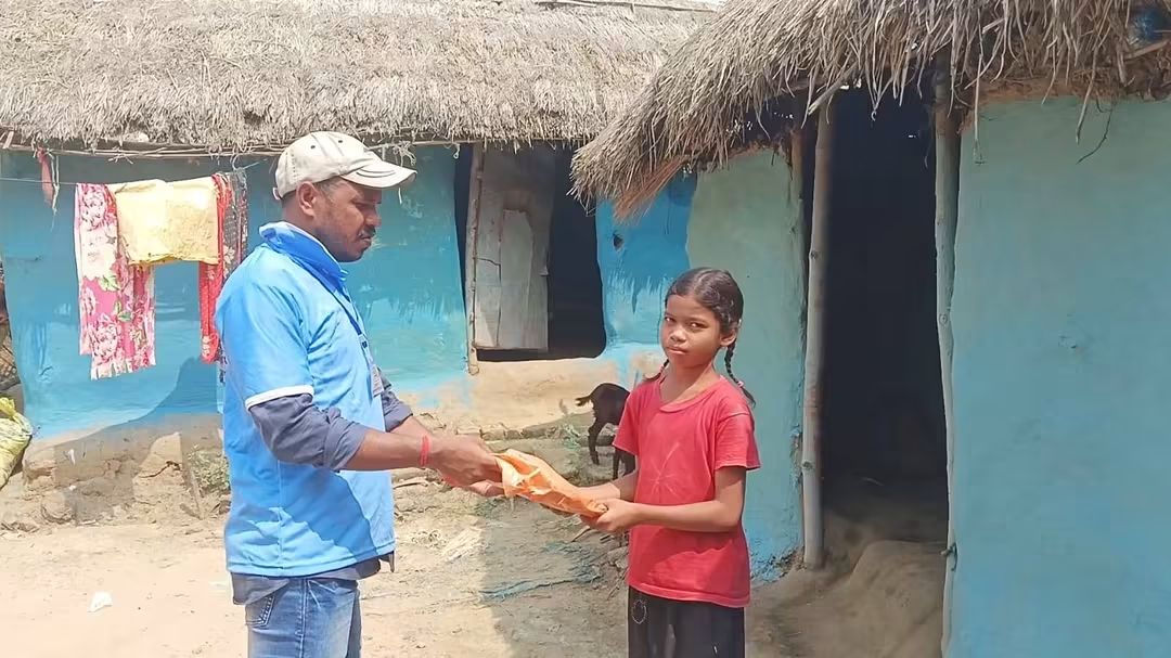 Clothes distribution by Six Star